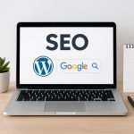 schermo notebook con scritta SEO per Wordpress